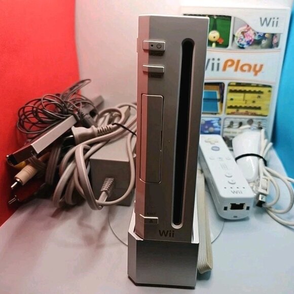 Nintendo Wii RVL-001 Console Gamecube W/ 5 Games Cables, Sensor, Controller Etc. - Picture 1 of 16